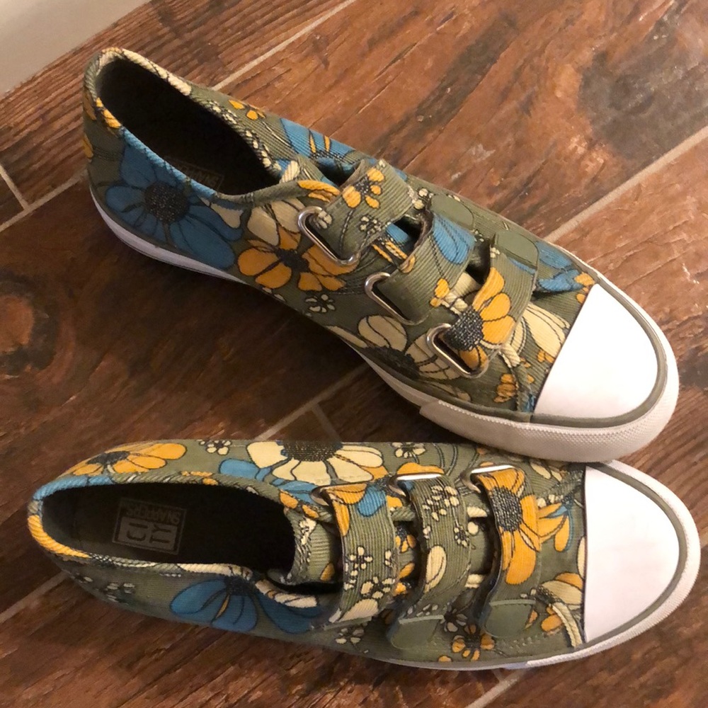 Converse style sneaker